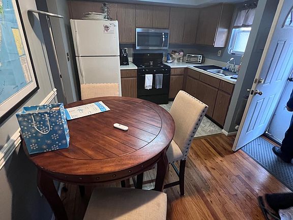 3rd image of 25 Downes Ave #1