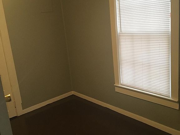 4th image of 414 Morton Ave #B