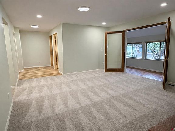 5th image of 110 SE Eagle Avenue