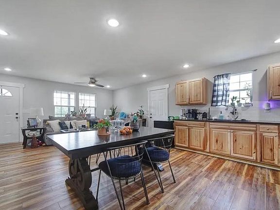3rd image of 2026 Glen Manor Ct #2026