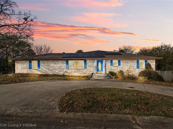 1401 N 6th St, Van Buren, AR 72956