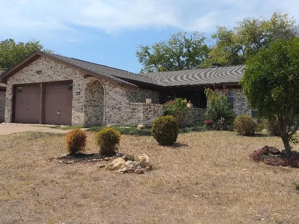 1616 Limestone Trl, Edgecliff Village, TX 76134