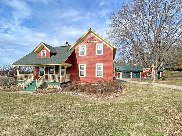 N4565 Foley Dr, Waupaca, WI 54981