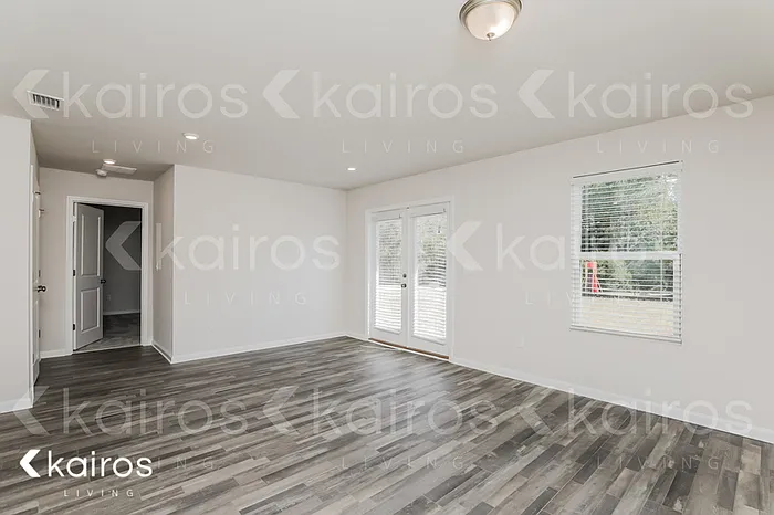 832 Whispering Creek Ave — Photo 3