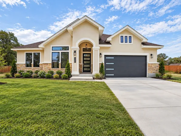 220 County Road 6864, Natalia, TX 78059