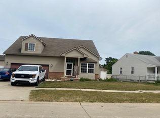 12087 Helen St, Southgate, MI 48195