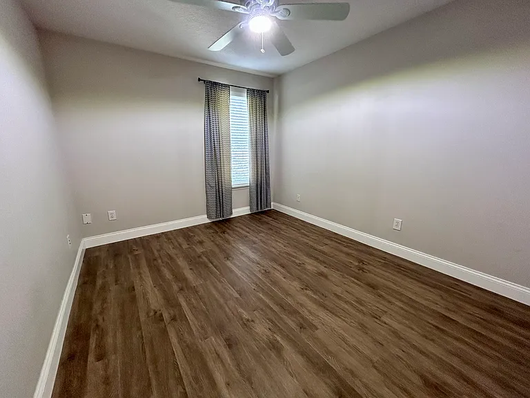 2135 Ridgewood St — Photo 17