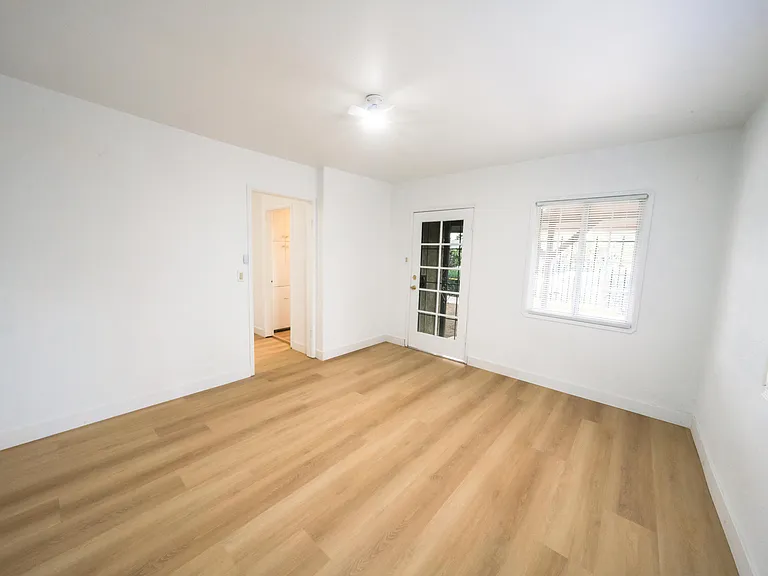 222 N Buena Vista Ave — Photo 8