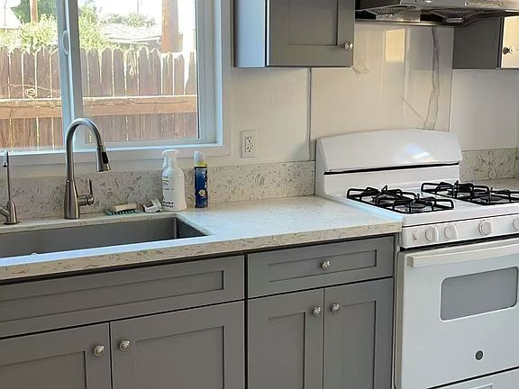 5th image of 5324 Encinita Ave