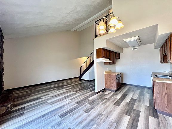 5th image of 15 Kingsway Dr #15