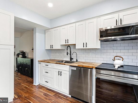 3rd image of 453 Knottwood Ct