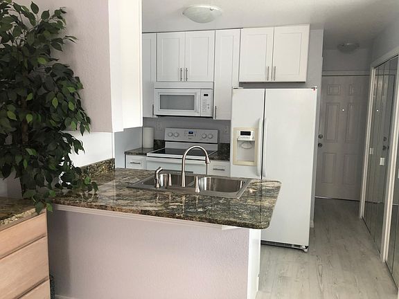4th image of 2020 Lee Dr #1