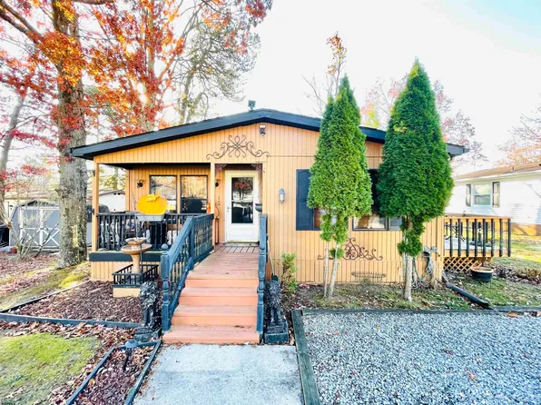 12 Holly Ct, Mays Landing, NJ 08330