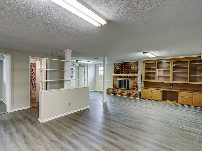 4295 Everett Rd — Photo 24