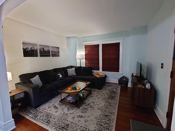 5th image of 64 Parkwood Ave