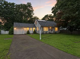 17 Wilstar Cir, Enfield, CT 06082