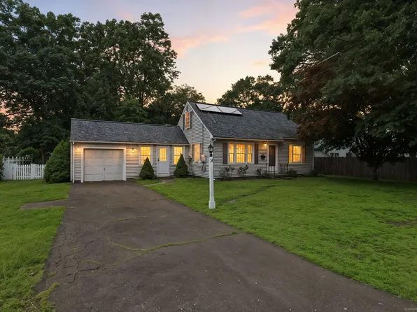 17 Wilstar Circle, Enfield, CT 06082