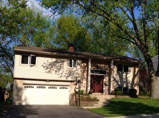 9140 Forest Dr, Hickory Hills, IL