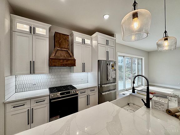 2nd image of 2523 Ridgeland Pl