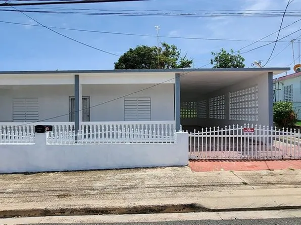 232 Trinitaria St, San Antonio, PR 00690