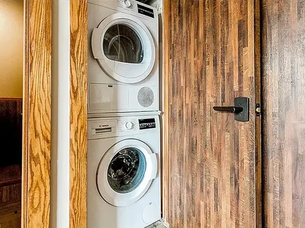 865 Willoughby Avenue image 7 of 14