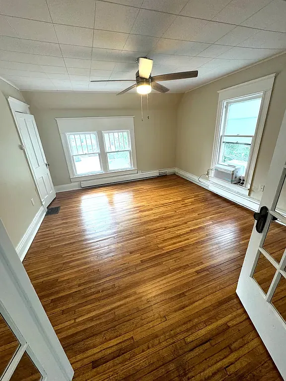 Studio, 550 sqft, $1,050 — Photo 2