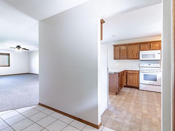 4th image of 710 S 10th St