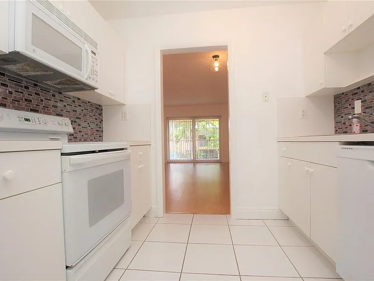 760 SE 2nd Ave #C207 — Photo 12