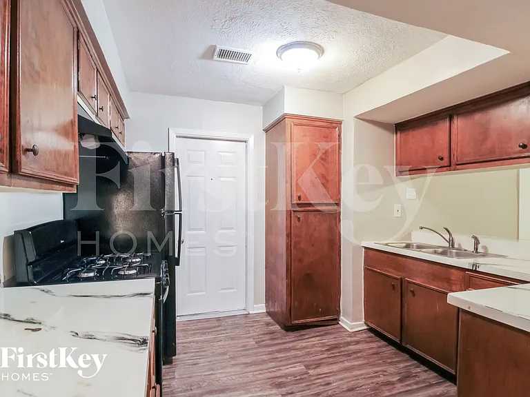4415 Akard St — Photo 5