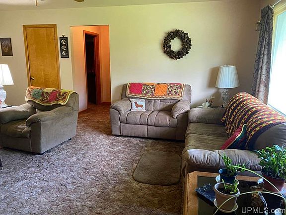 3rd image of 7778 Oak Dr