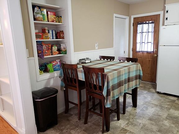 Kitchen table and chairs supplied by Landlord.