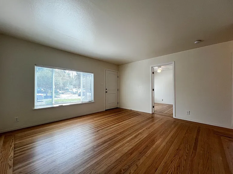 805 California Blvd — Photo 7