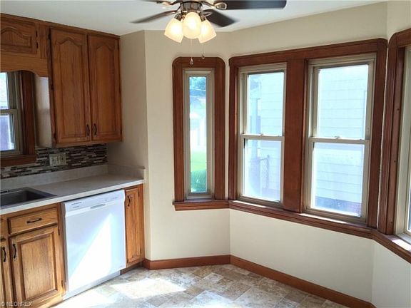 5th image of 7914 Stratford Dr
