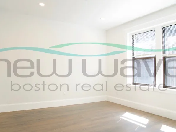 102 Queensberry St, Boston, MA