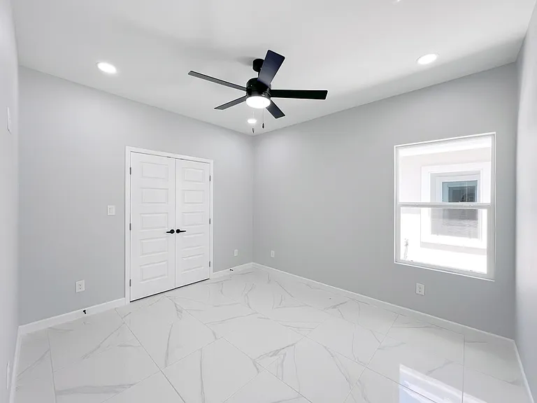 913 N Woodson Ave — Photo 10
