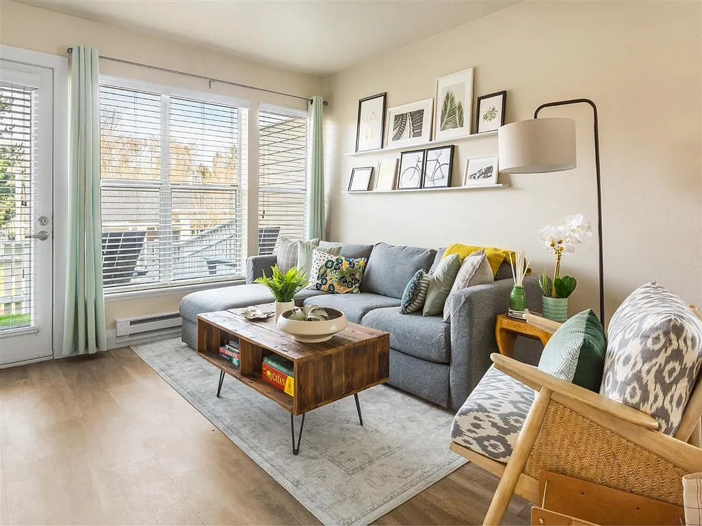 Lighthouse Apartments — Photo 4