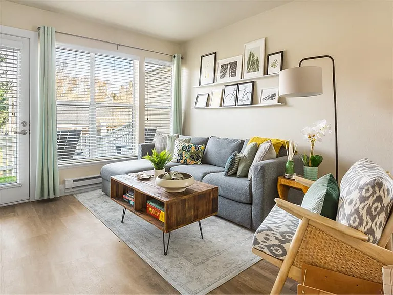 Lighthouse Apartments — Photo 4