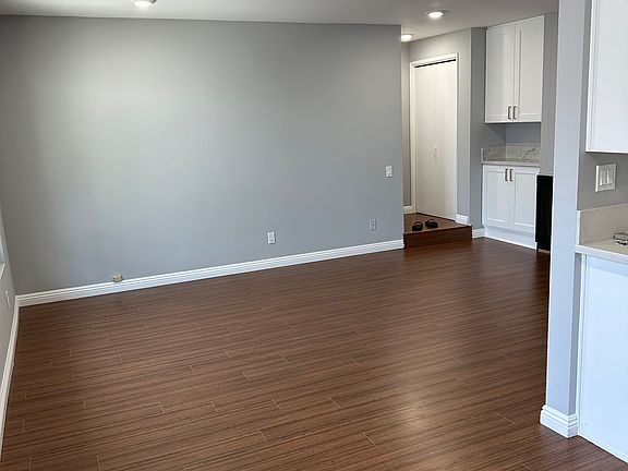 5th image of 11711 Mayfield Ave APT 12
