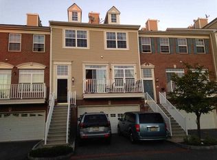 30 Tellicherry Ct, Jersey City, NJ 07305