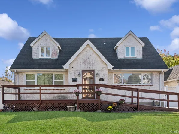 14 Bell Court, Bellmore, NY 11710