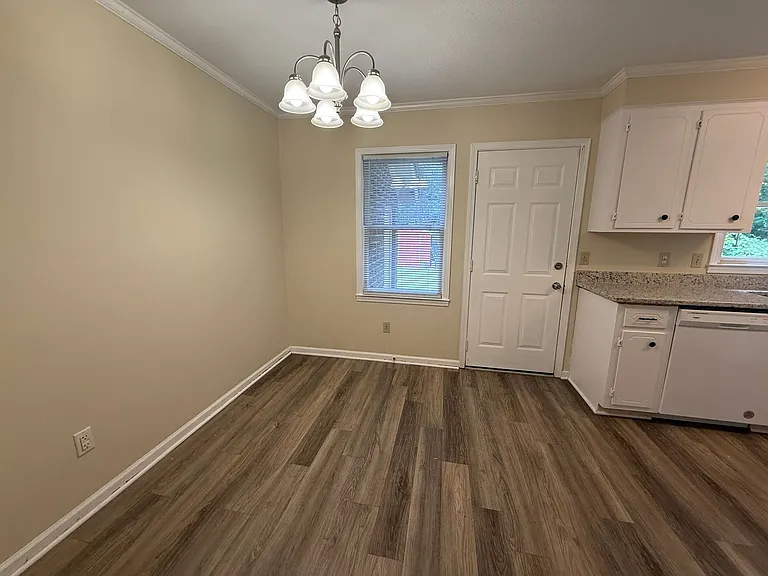 403 Lennon Dr — Photo 4