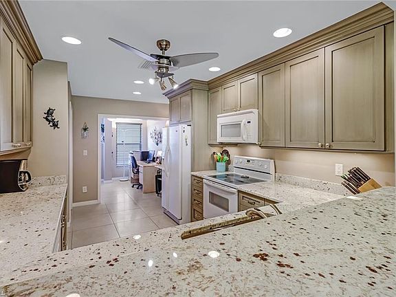4th image of 512 Foxtail Ct #512