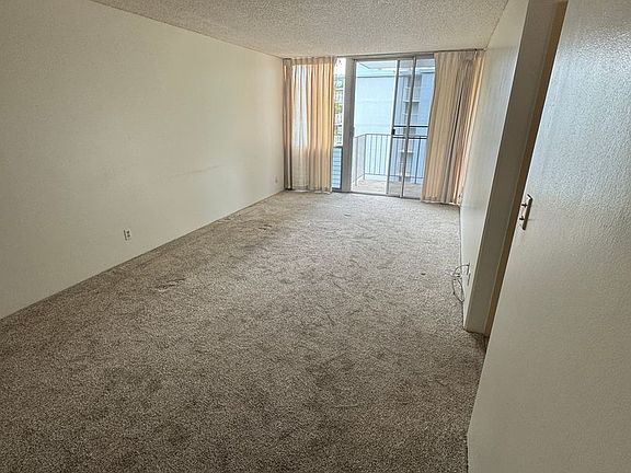 3rd image of 1600 Wilikina Dr APT B606