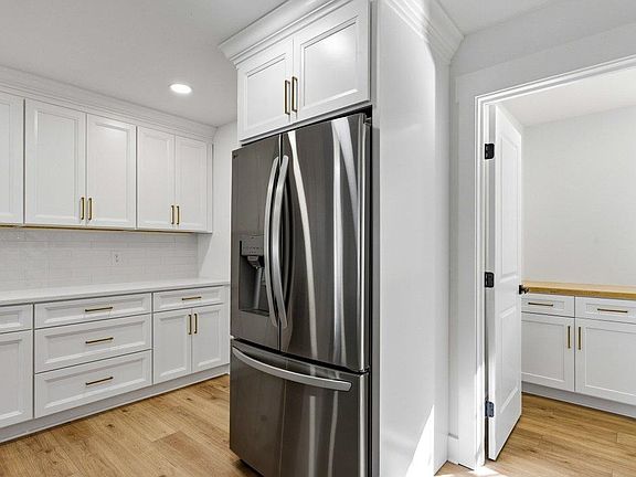 5th image of 81 Safe Harbor Ave.