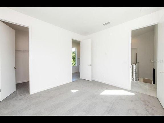4th image of 631 12th Ave S