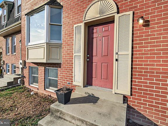 3rd image of 101 Grantham Ct