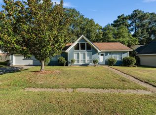 113 Continental Dr, Hattiesburg, MS 39402