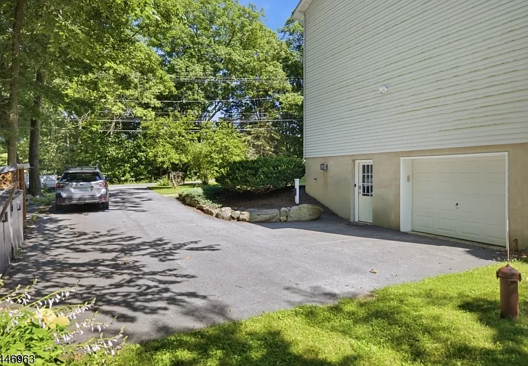 2057 Lakeside Dr W — Photo 6