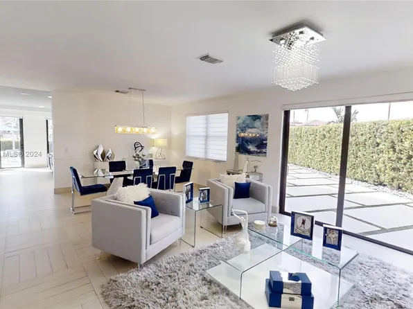 9910 NW 88th Ter, Doral, FL 33178