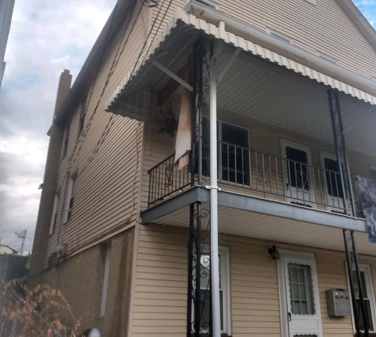 2 bed, 1100 sqft, $1,050 — Photo 1